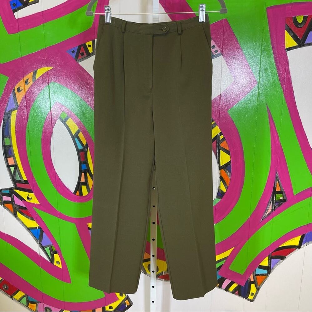 Sag Harbor Petite, Olive Green Trousers. Size 4Petite. Excellent condition!
